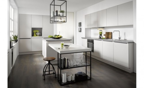 Moderne ConturKueche 54 150 mit Insel und Essplatz in Seidenglanzlack Grau